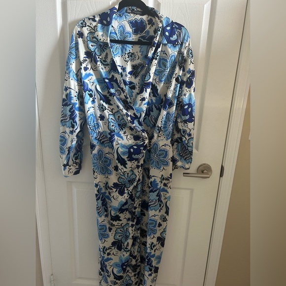 Zara, blue floral wrap dress size large - Picture 1 of 4